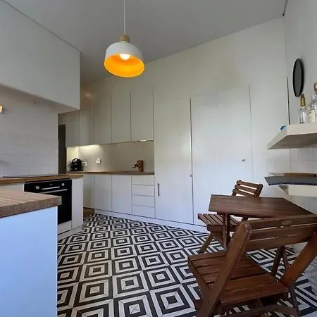 Serene Escape In Historic Casa vacanze Fão
